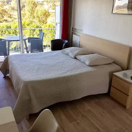 Holiday home Meublee Studiotel