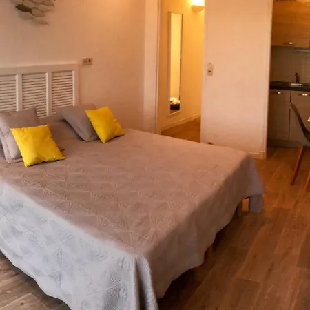 Holiday home Meublee Studiotel *